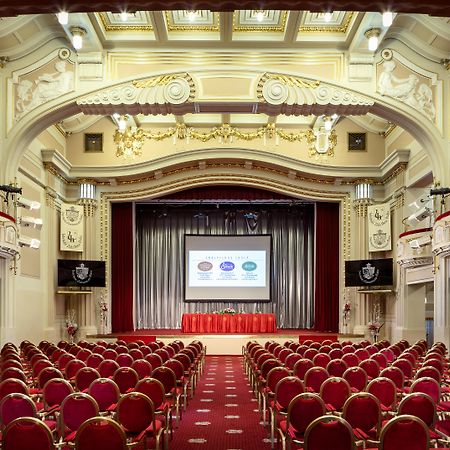Ambassador Zlata Husa Praha Bagian luar foto The main auditorium