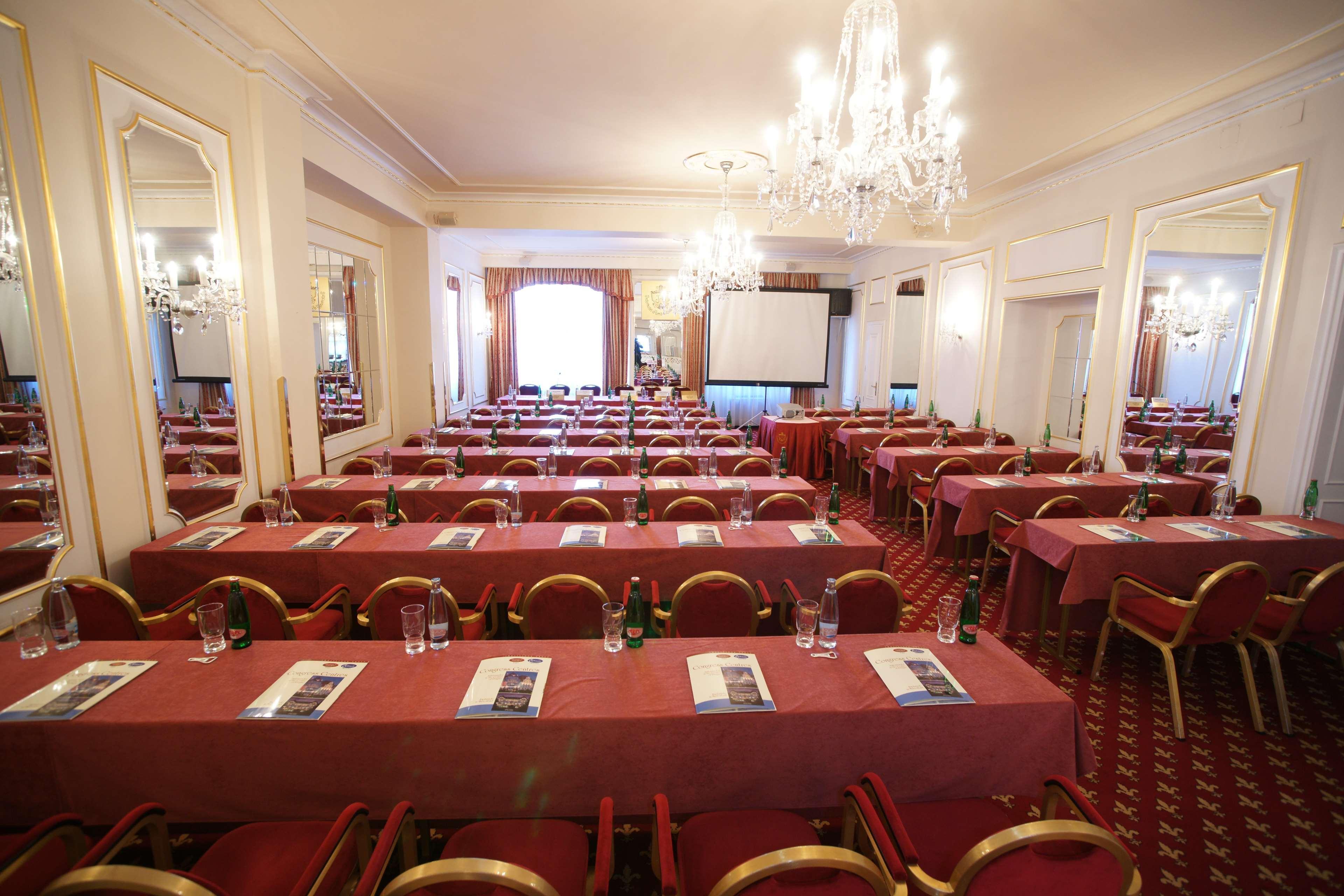 Ambassador Zlata Husa Praha Bagian luar foto The conference room