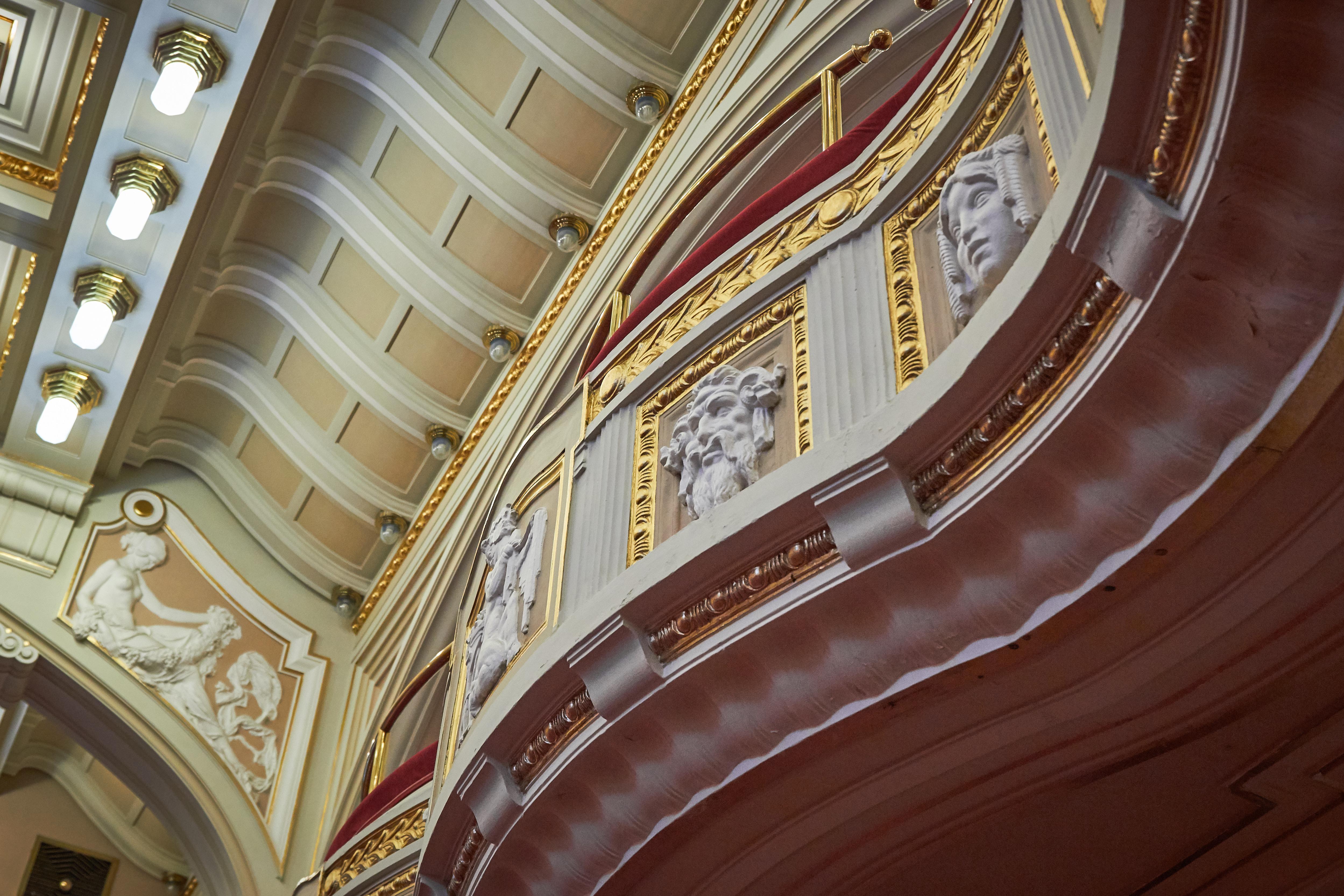 Ambassador Zlata Husa Praha Bagian luar foto The staircase
