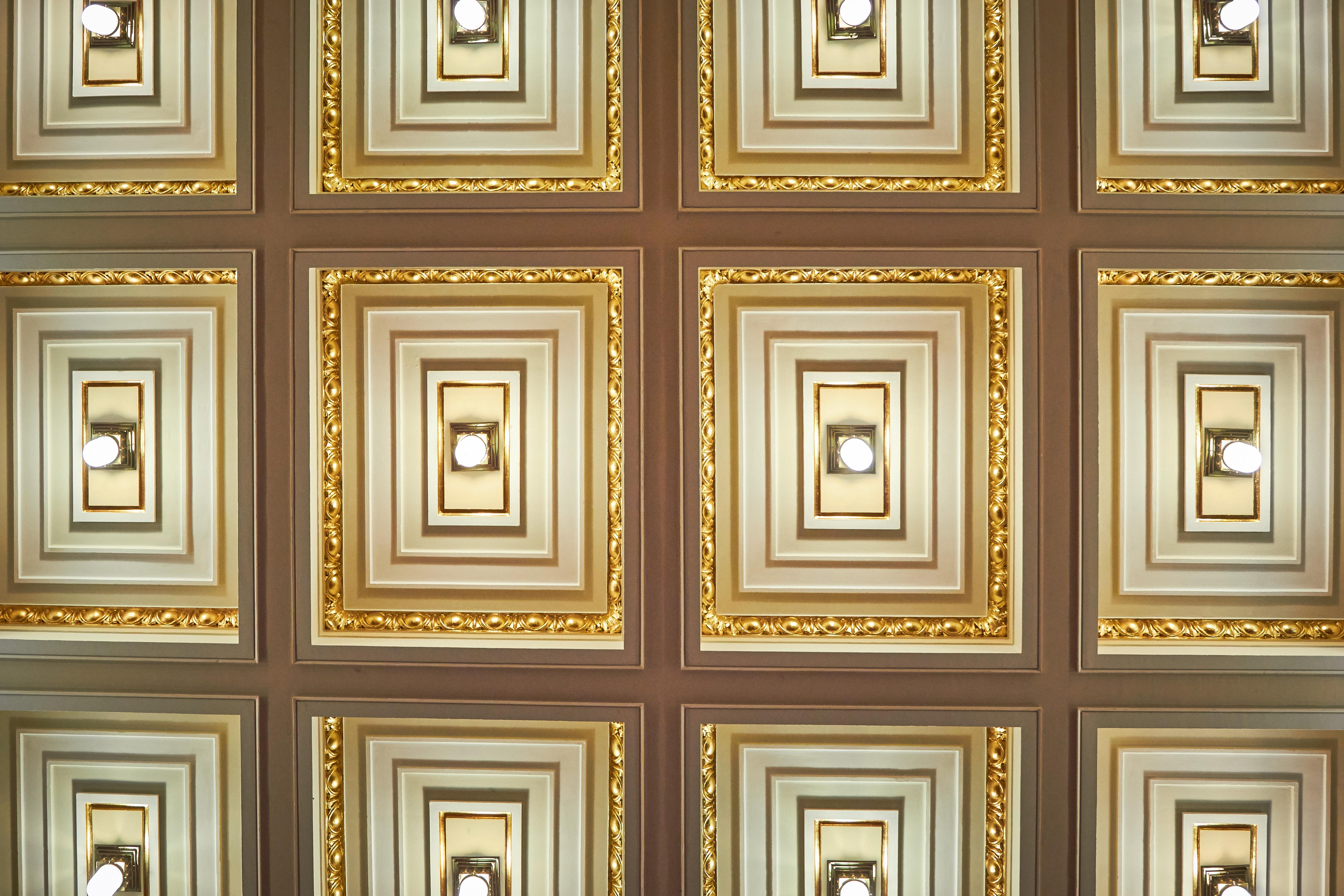 Ambassador Zlata Husa Praha Bagian luar foto Ceiling of the ballroom