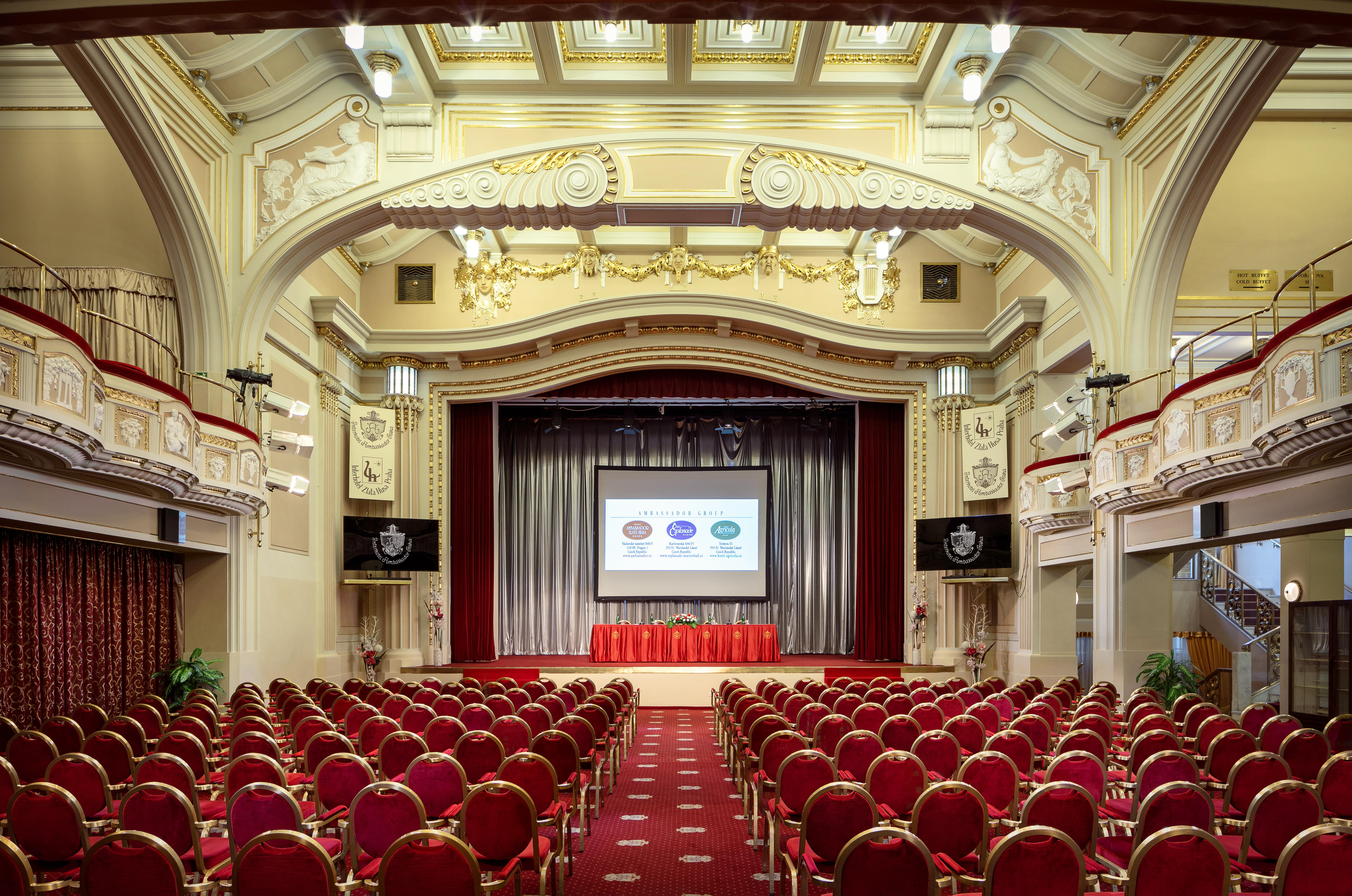 Ambassador Zlata Husa Praha Bagian luar foto The main auditorium