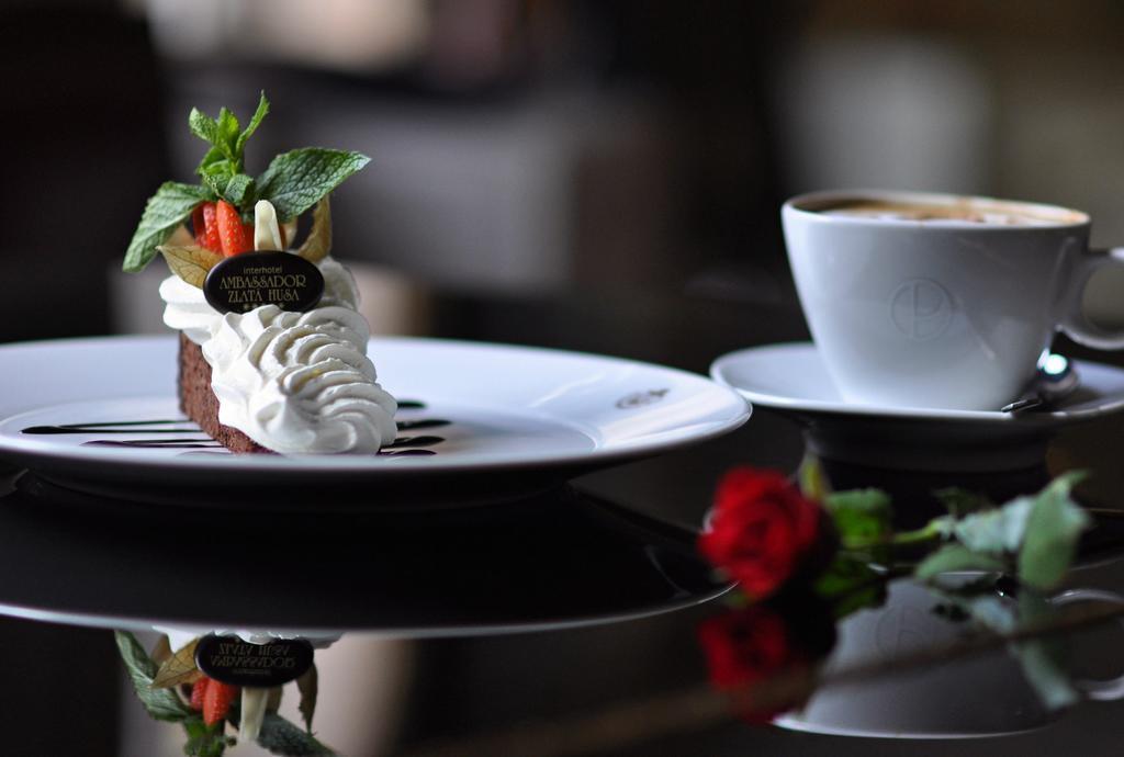 Ambassador Zlata Husa Praha Bagian luar foto A chocolate cake with a cup of coffee
